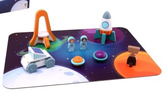 Drewniana stacja kosmiczna i puzzle