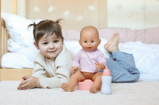 Duża lalka Sara 40cm bobas który je i robi siusiu, zabawka Lillan & Friends